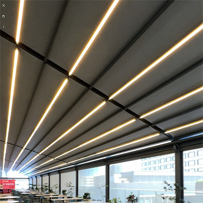 Выдвижные навесы и ветрозащитные роликовые шторы в ресторане под открытым небом на высоте в Гуанчжоу