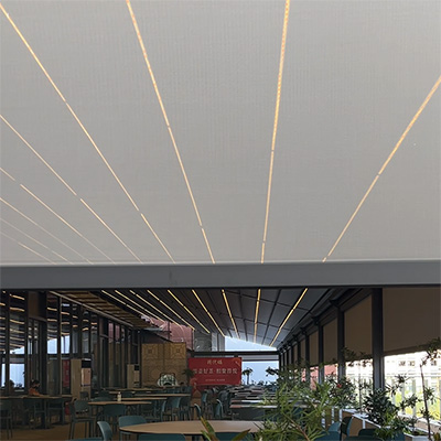 Выдвижные навесы и ветрозащитные роликовые шторы в ресторане под открытым небом на высоте в Гуанчжоу